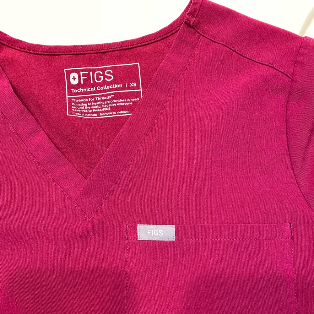 dark magenta figs scrub set